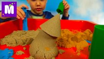 Кинетический песок лепим замок из песка формочками Kinetic sand sculpt sand castle molds