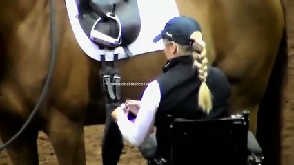 Κάνοντας ιππασία με αμαξίδιο τα Χριστούγεννα