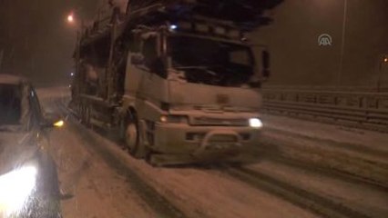 Bolu Dağı'nda Tem Otoyolu'nun Ankara Yönü Ulaşıma Kapandı