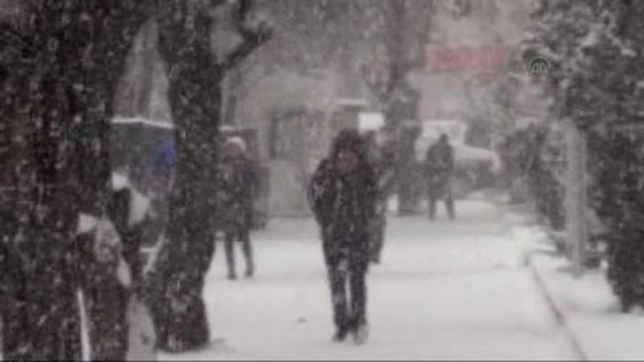 Bingöl-Diyarbakır Karayolunda Mahsur Kalan Kişiler Kurtarıldı