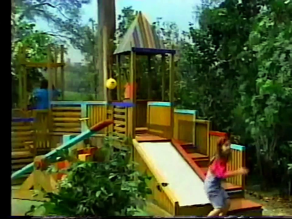 Sesame Street Looking for Bananas/Oscar Helps Ruthie