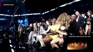 HD Taylor Swift clapping for One Direction