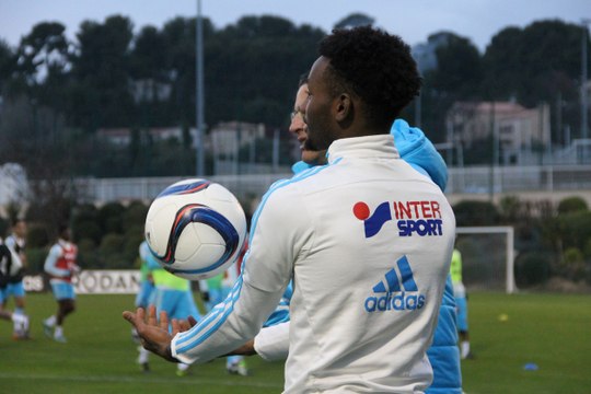 Trois semaines après, GK retouche le ballon