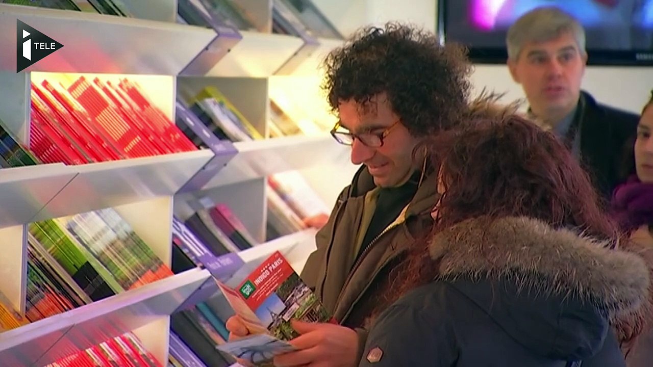 Moins de touristes cette année à Paris pour les fêtes de fin d'année