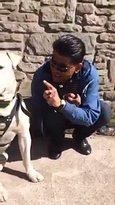 Pakistani Funny Talk With Dog