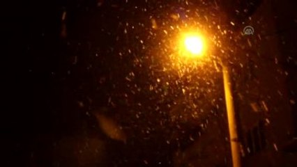 Belediye Ekipleri Yılbaşı Gecesi Kar Nedeniyle Fazla Mesai Yaptı