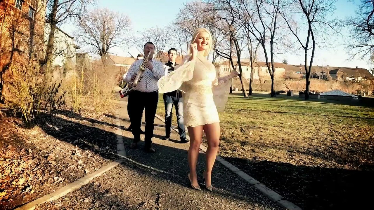 SUZANA TOADER— SUNT INDRAGOSTIT