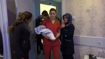 Baba Sahnede Anne Doğumhanede