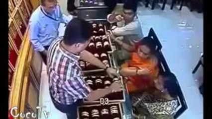 Caught On Cam Woman Jewellery Thief Indian Clever Chor