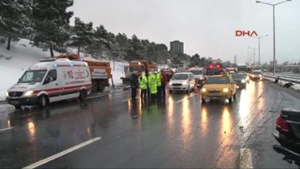 Karayolu Ekibine Ototbil Çarptı : 3 Ölü - 1