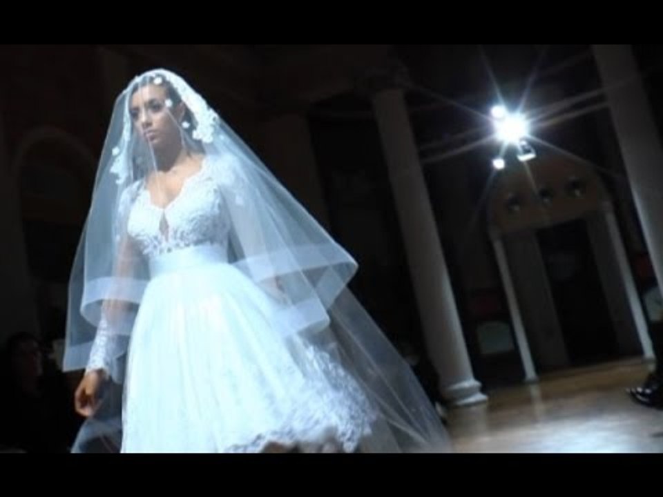 Napoli - Caritas riceve due abiti di "Marinella Sposa" (23.11.15)