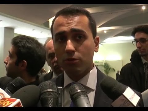 Napoli - Di Maio: Sanzionare Paesi che aiutano Isis, anche la Turchia (20.11.15)