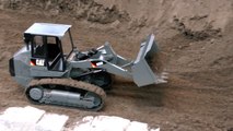 RC TRUCK LOADER 963D CHAIN DOZER RC BULLDOZER AT WORK / Faszination Modellbau 2015