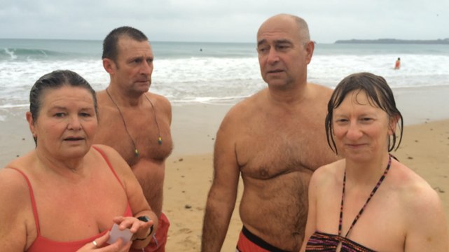 Premier bain de l'année à Saint-Malo