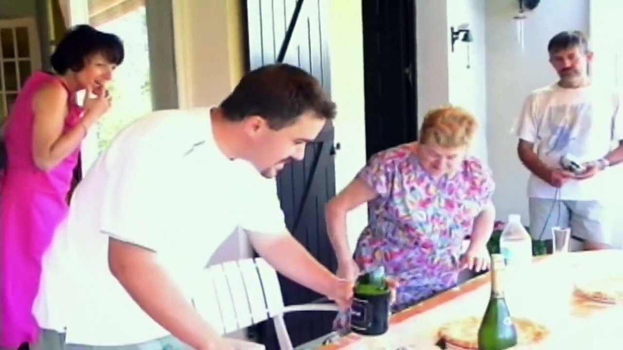 Quand le bouchon de champagne te met KO - Compilation de Fail