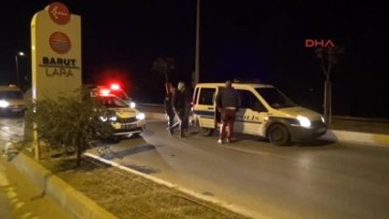 Antalya Yanan Araçta Sıkışan Sürücü Kurtarıldı