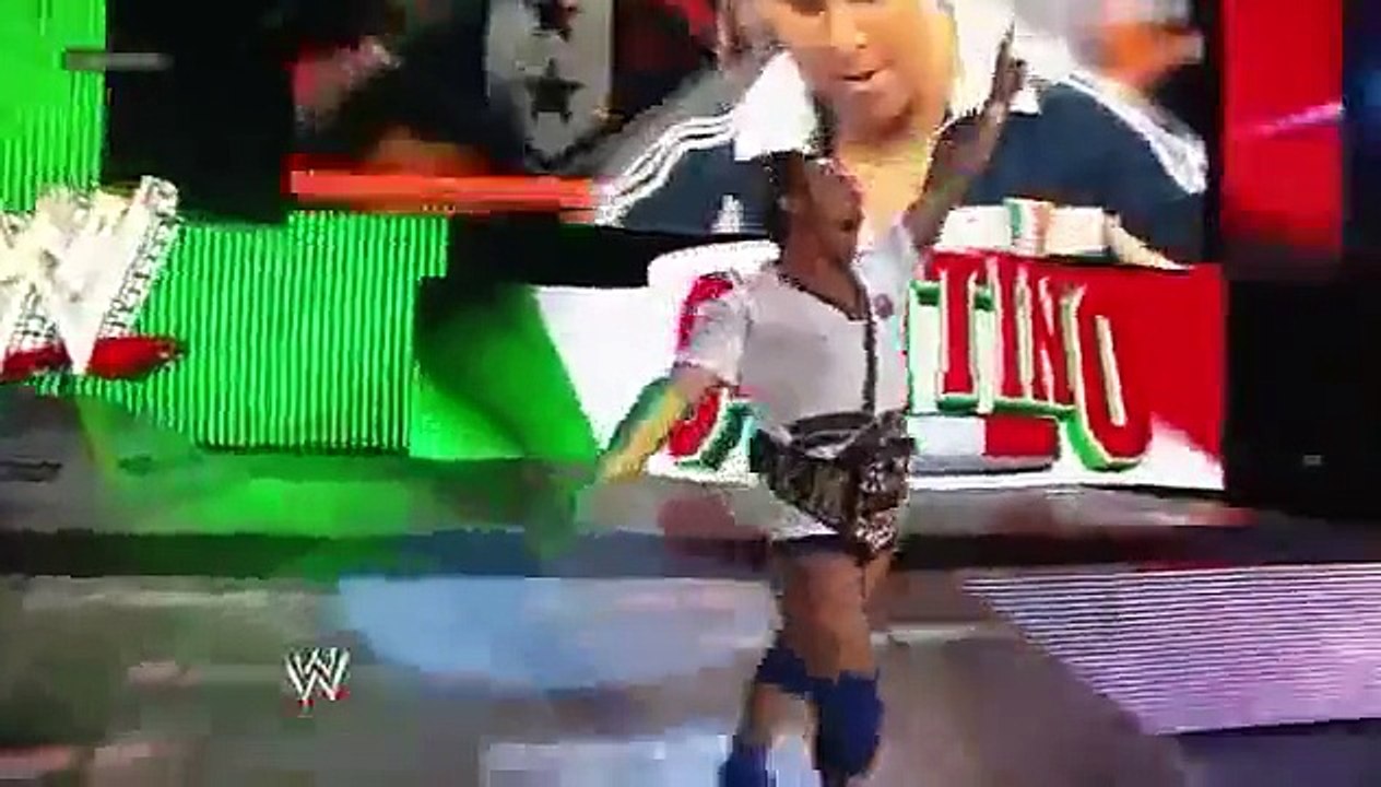 Santino Marella kissed by Woman Fan & Looks For Best Crowd Signs - WWE Smackdown 6/22/12 (Funny)