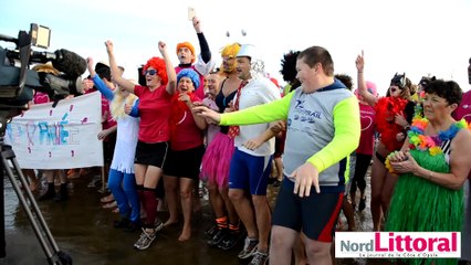 Le bain de l'an des Fous de bassan, à Calais, le 1er janvier 2016