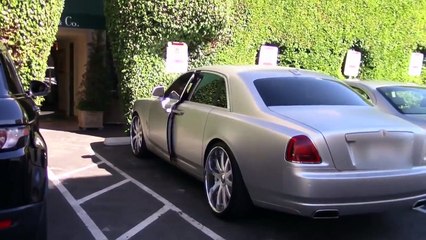 X17 EXCLUSIVE – Pregnant Kim Kardashian Gets A Quick Check Up