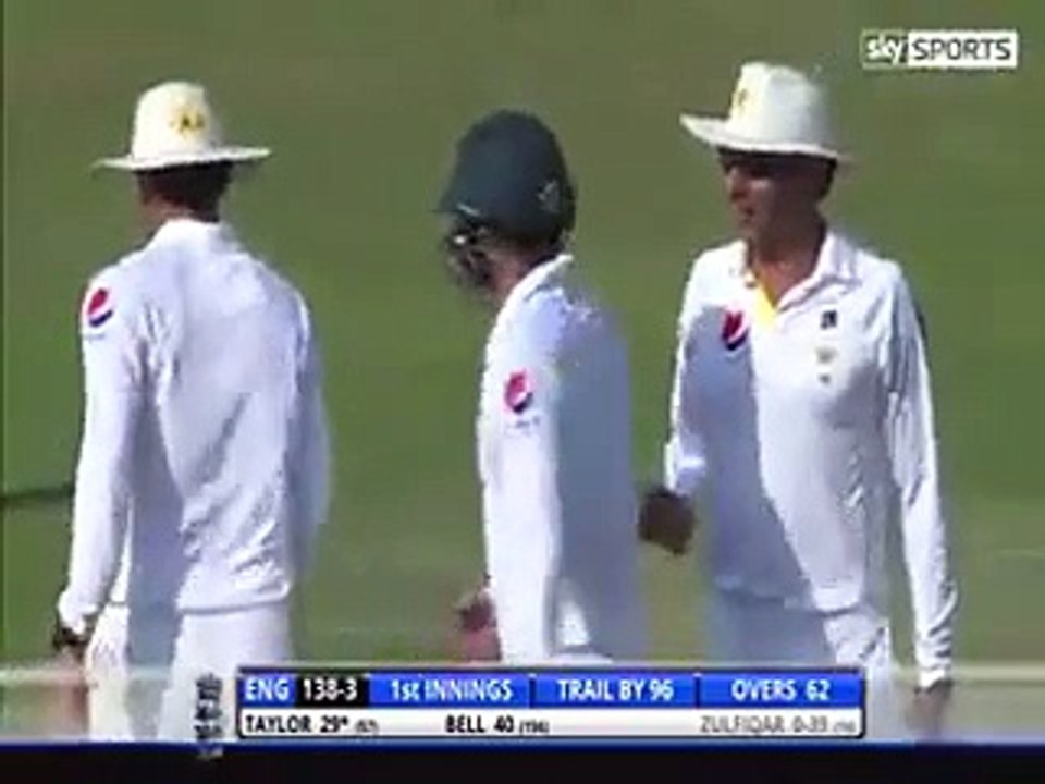 One of the funniest reaction by Azhar Ali and Zulfiqar Babar during the test series between Pakistan and England in UAE