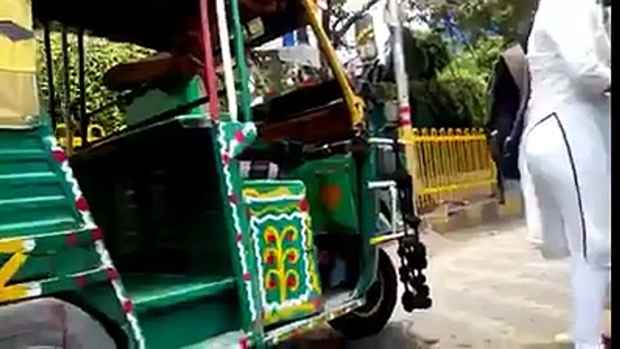 زیادہ بارک کپڑے پہننے والی لڑکیاں ایک بار ویڈیو لازمی دیکھیںb