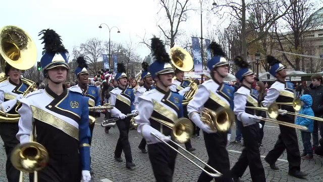 Parade du Nouvel An sur les Champs-Elysées malgré les peurs