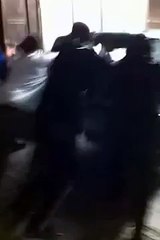 DES VANDALES LANCENT UNE VOITURE DANS LES ESCALIERS DU METRO (PARIS)