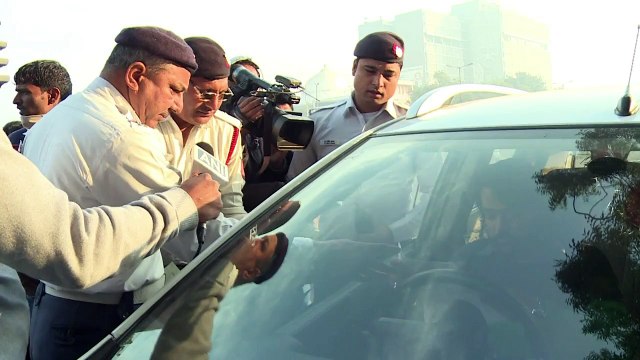 India's smog-shrouded capital pulls cars off roads