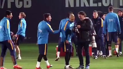 messi makes fun of suarez