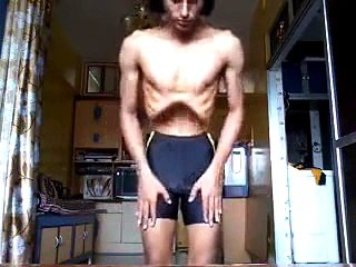 لن تصدق هذا الرجل يتحكم بهيكله العظمي !!!