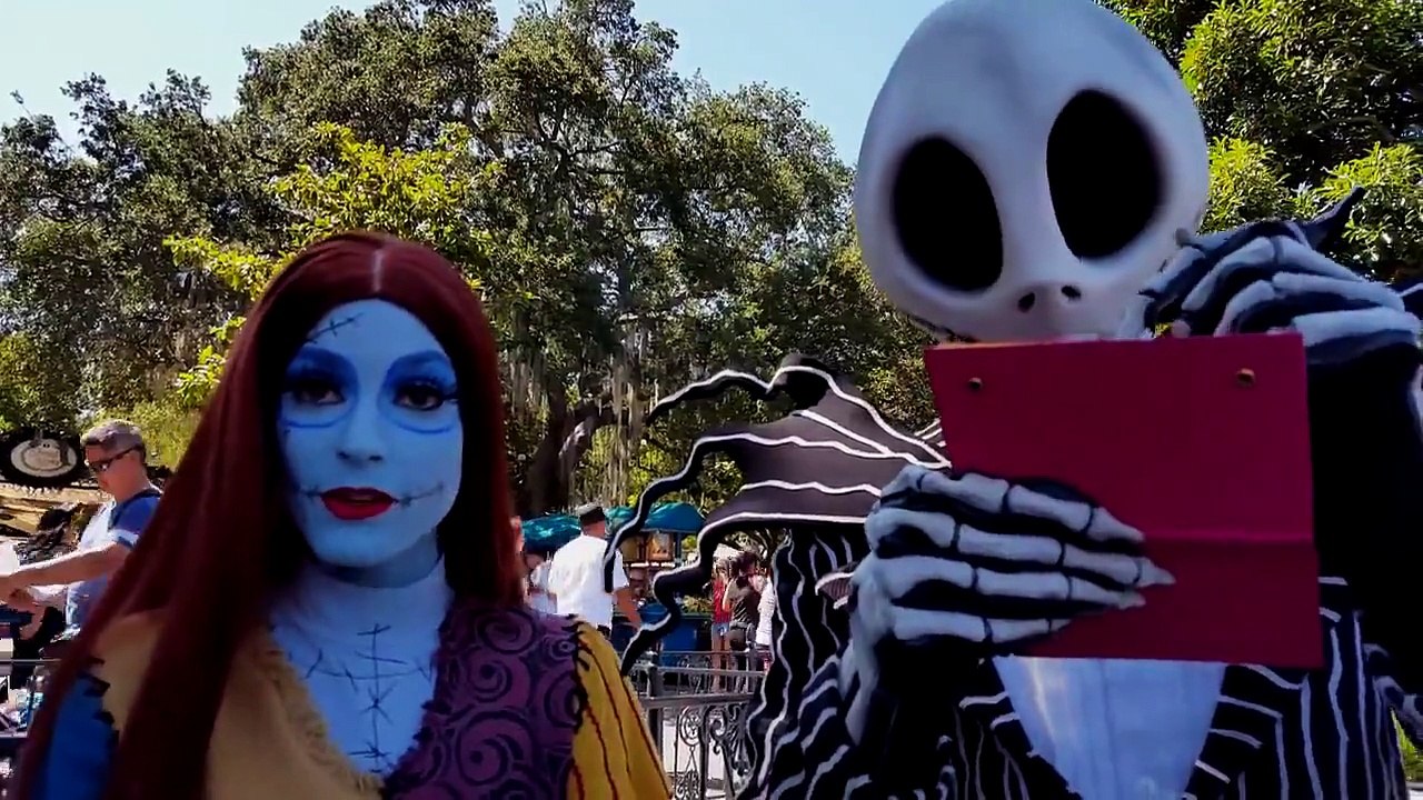 JACK & SALLY build a LIGHTSABER  Disneyland CA!