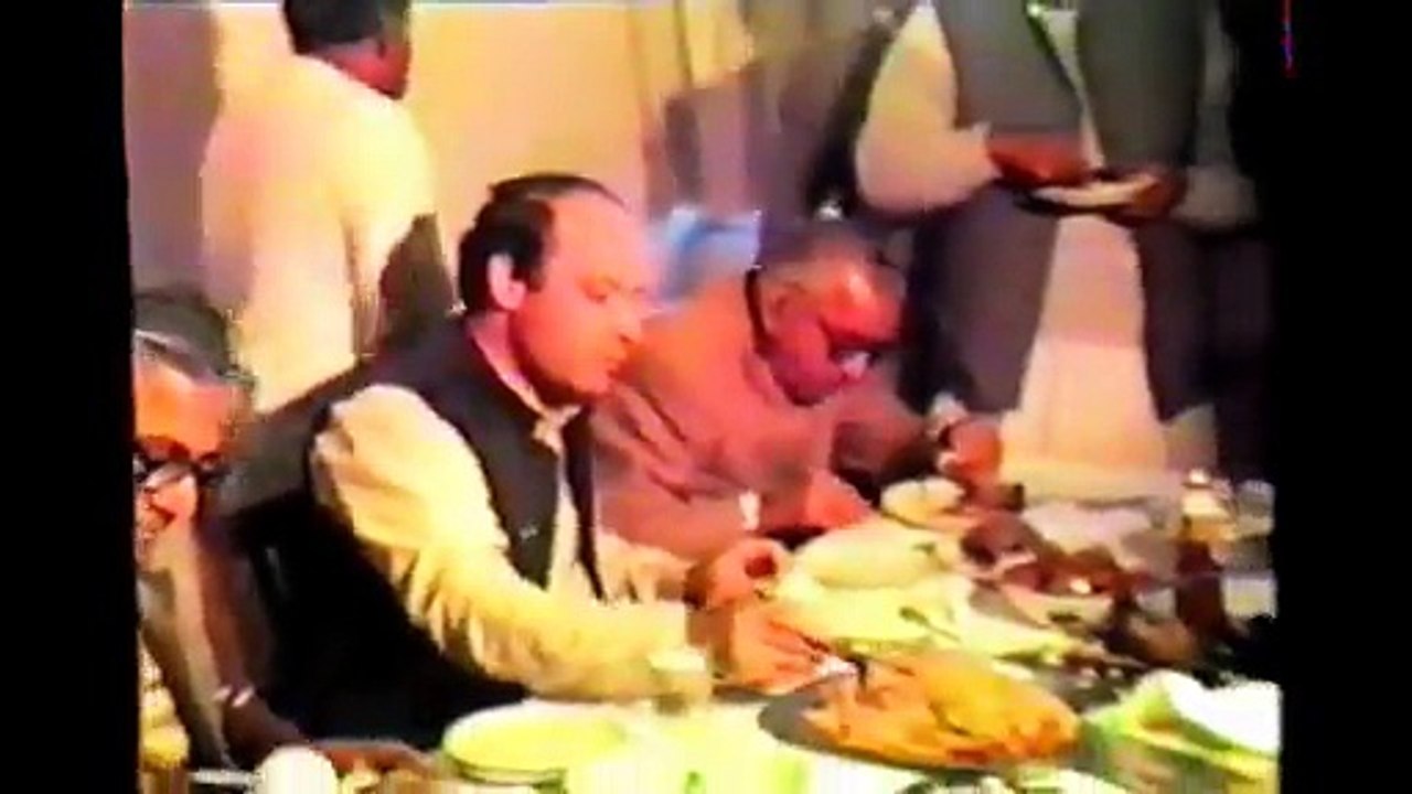 How Funny Prime minister  Nawaz Sharif Likes Delicious Food With Yogurt Order Servant To Bring Yogurt First