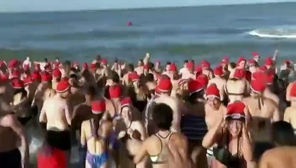 Pour fêter le Nouvel An, les Européens se jettent à l'eau
