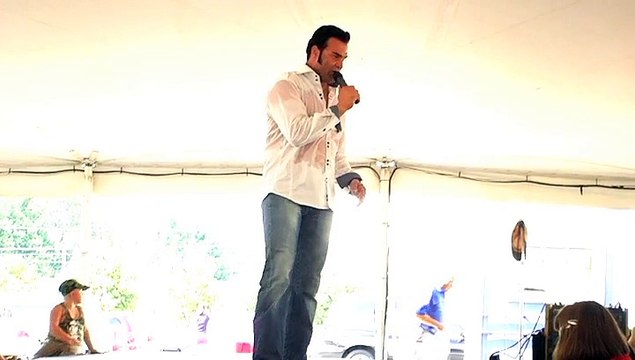 Casper Slee sings 'Kentucky Rain' Elvis Week 2009