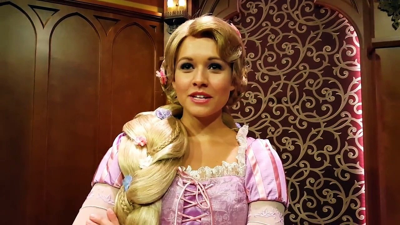 Rapunzel & Snow Help Overcome Fear  Disneyland!