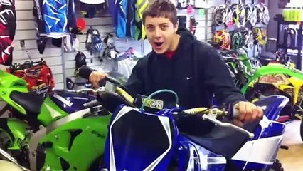 Yz 125 racing start very funny!