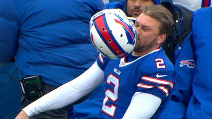 Carpenter throws helmet after missed PAT, hits himself in the nose