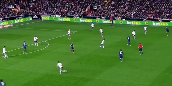 amazing Karim Benzema Goal - Valencia 0 - 1 Real Madrid - 03_01_2016