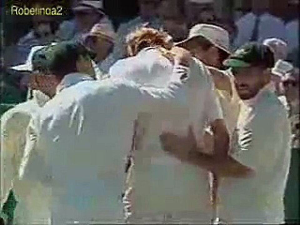 Worst collapse in cricket 4-147 then 150 all out Guess which team
