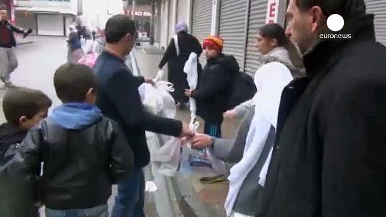 Residents of Turkish town flee as government forces clash with Kurdish militants