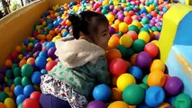 あさひボールプールでおおはしゃぎ♪ Ball Pit Fun