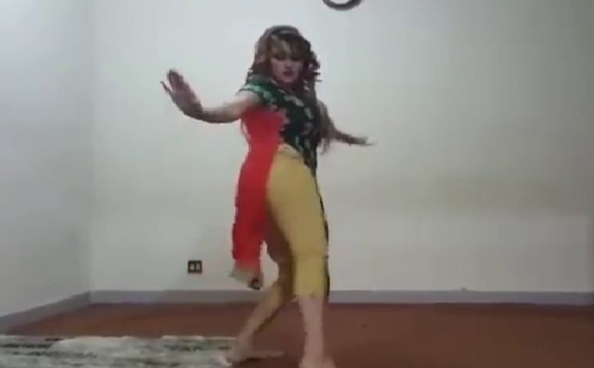 Afreen Khan Chill pil song mujra 2016