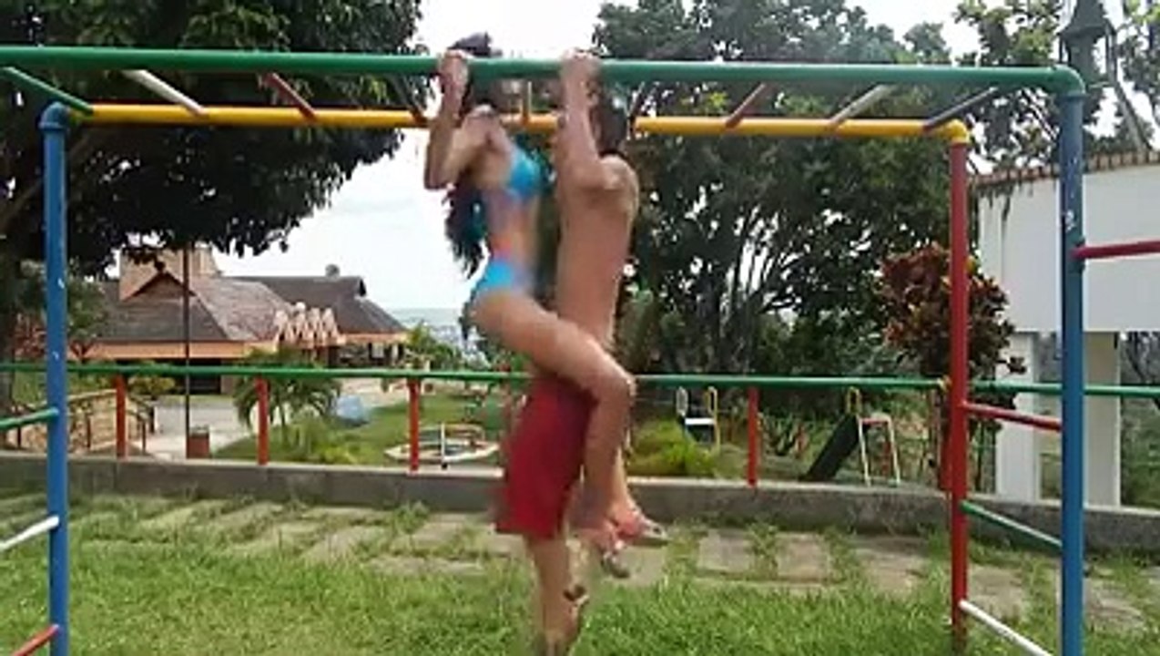 Most Amazing Exercising and Kissing Together