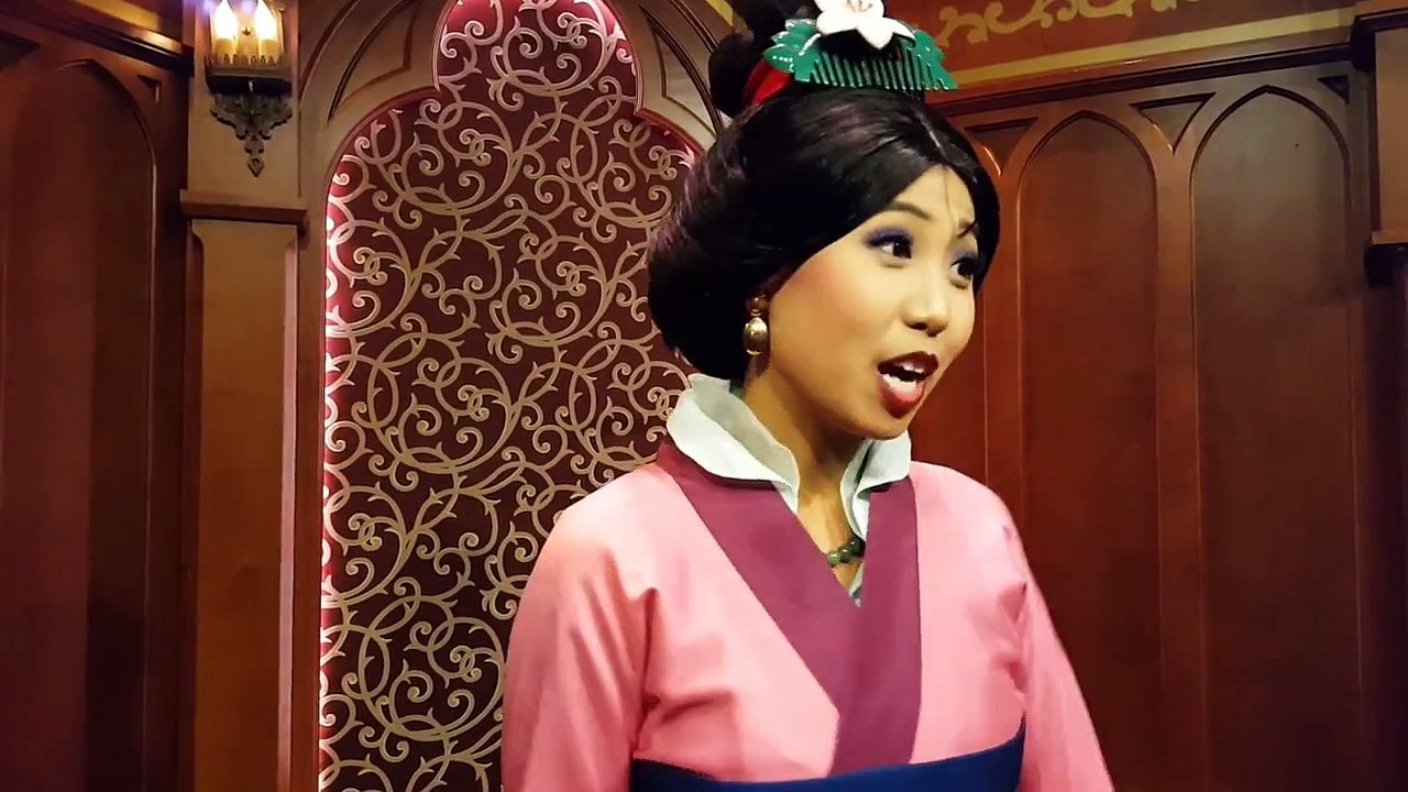 CUTE MULAN NEVER BUILT A SNOWMAN  DISNEYLAND!