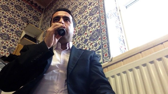Metin Demirtaş, Kuran Tilâveti, Ahzâb Suresi (ayet 56). Yunus Emre Camii, Taastrup, DK. 1/1-16