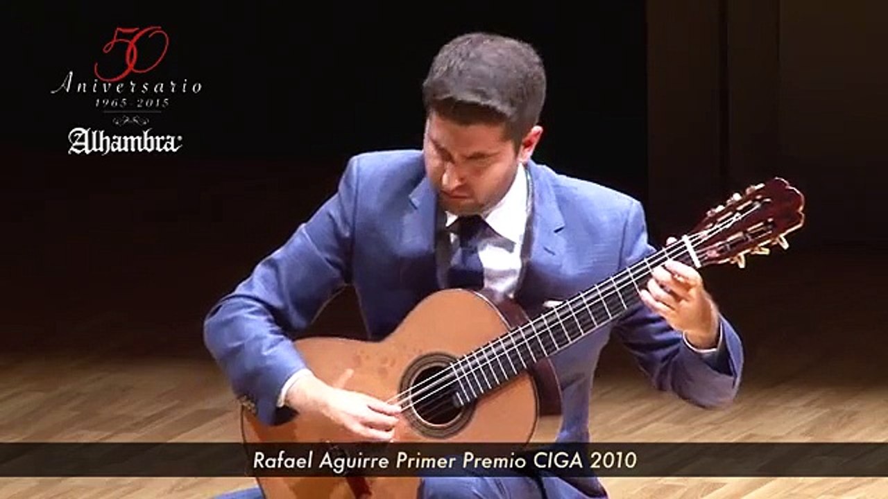 Prende una chitarra spagnola e suona la melodia di Star Wars: risultato memorabile!