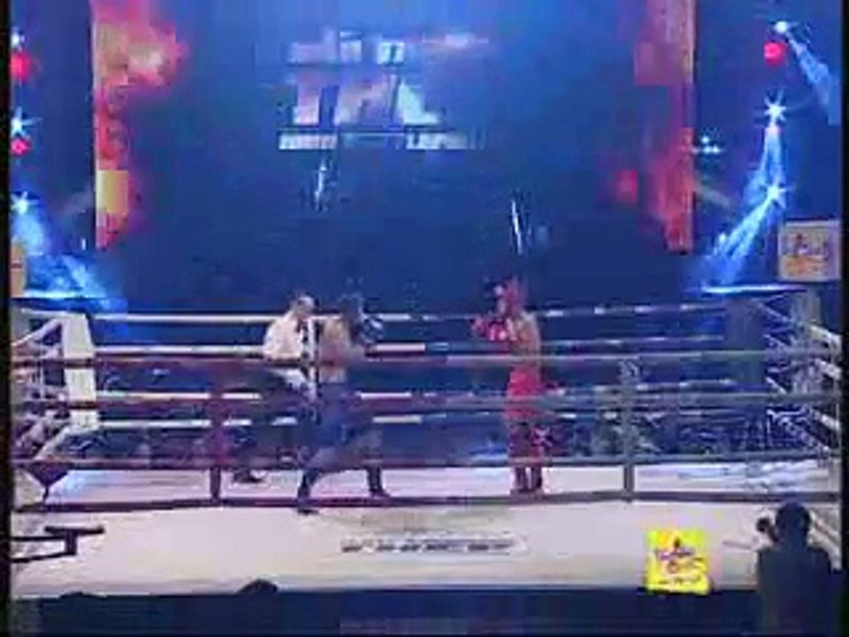 KICK BOXING NAM 2/1/2015 Trận 1 : Đinh Mô Thê (CLB Hồ Văn Tọa) VS Nguyễn Văn Tiên (CLB Huỳnh Long Hổ)