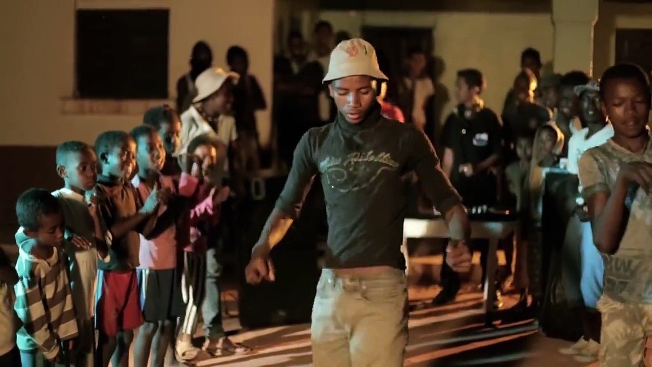 DJ DENIS ft TAX BOUTA & RAPA   -    Vaky ny sova    (gasy HD 2016)