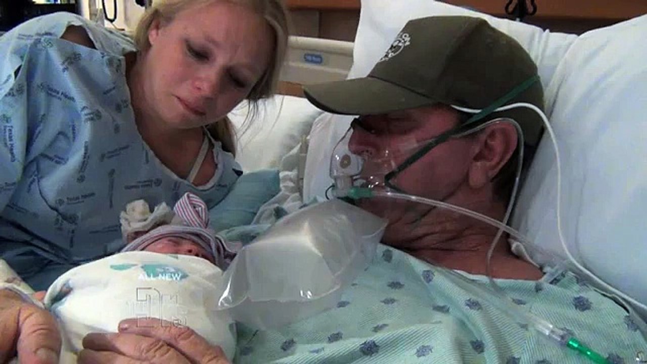 Elle décide de provoquer son accouchement...Lorsque vous verrez pourquoi, vous aurez les larmes aux yeux