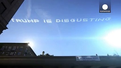 ΗΠΑ: Μηνύματα κατά του Τραμπ... εμφανίστηκαν στον ουρανό της Καλιφόρνιας